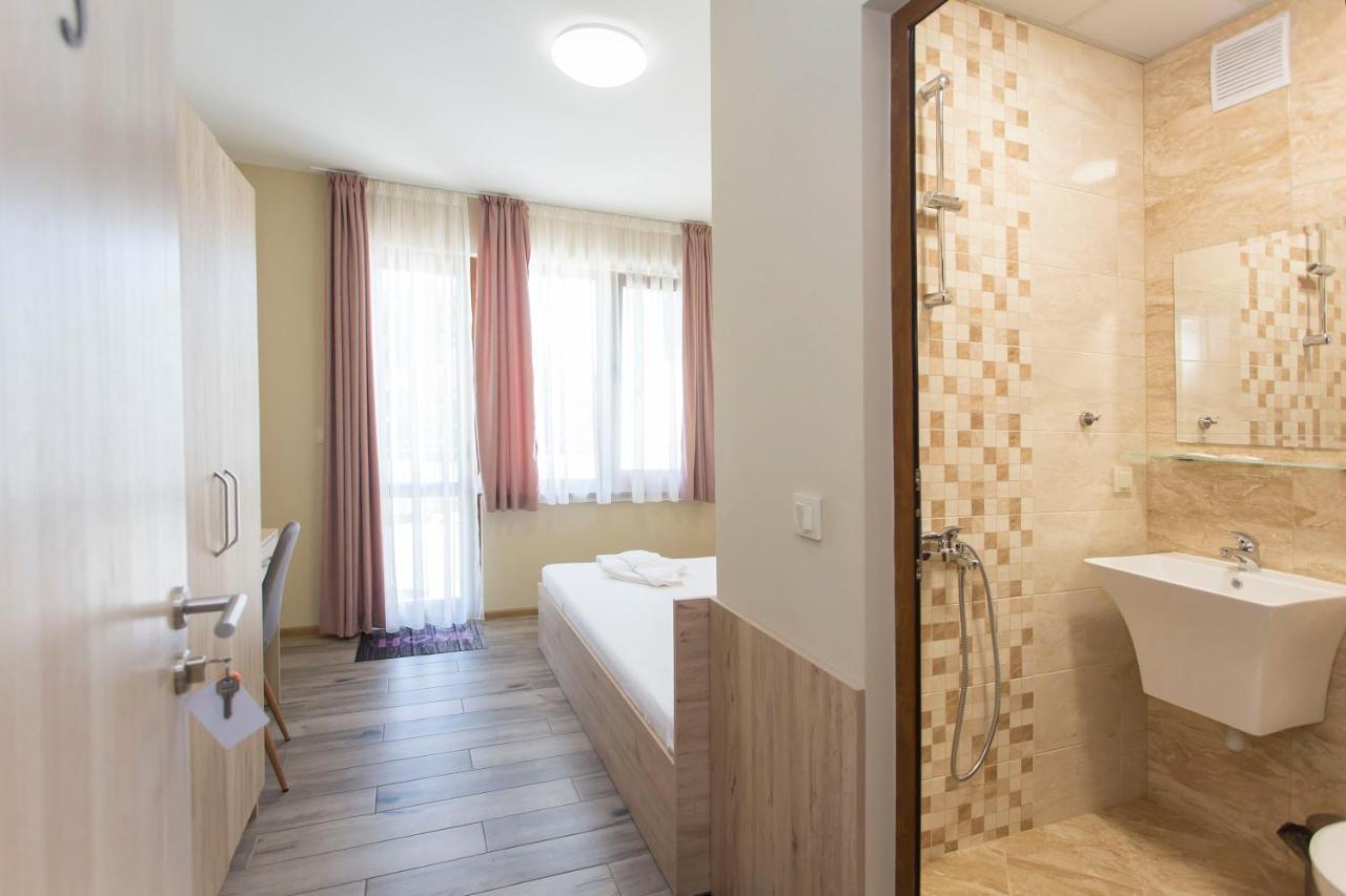 Къща За Гости Перуника Saparewa Banja Exterior foto