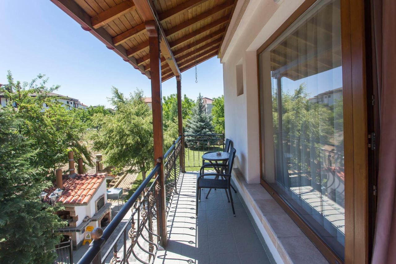 Къща За Гости Перуника Saparewa Banja Exterior foto