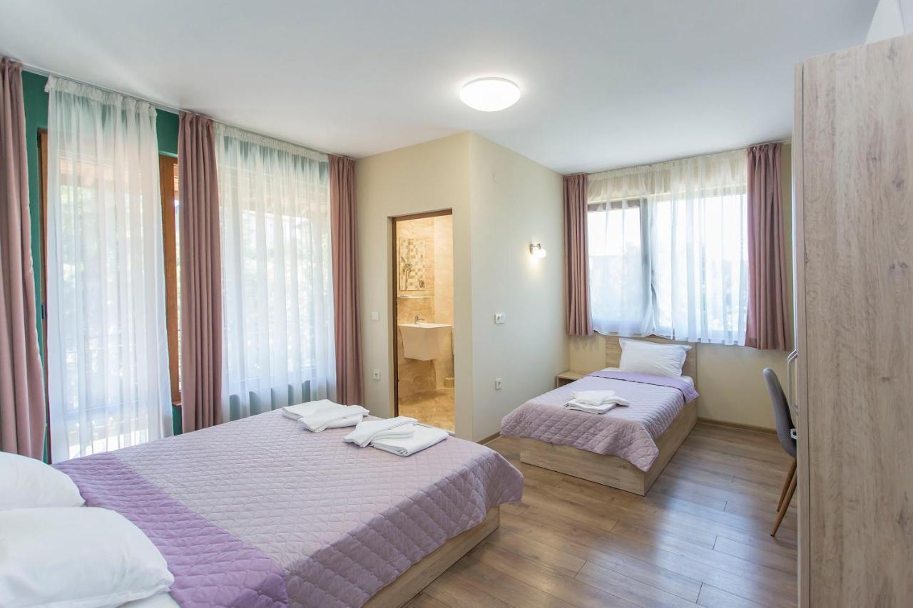 Къща За Гости Перуника Saparewa Banja Exterior foto